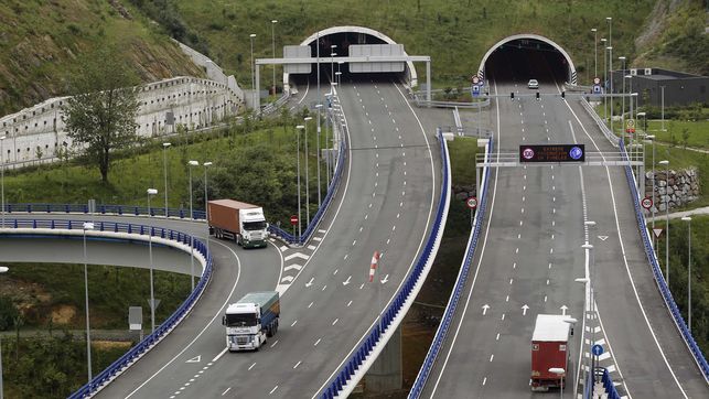 Imagen de la Supersur, la autovía de pago de Bilbao por la que se construyó la hormigonera.